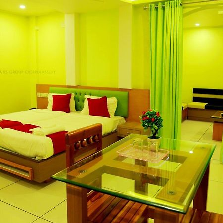 Royal Plaza Residency Hotel Cheruppulasseri Екстериор снимка