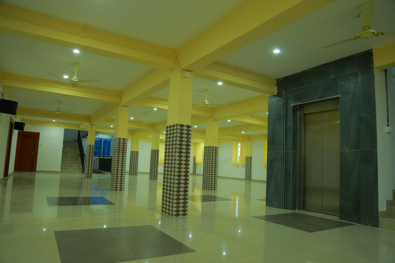 Royal Plaza Residency Hotel Cheruppulasseri Екстериор снимка